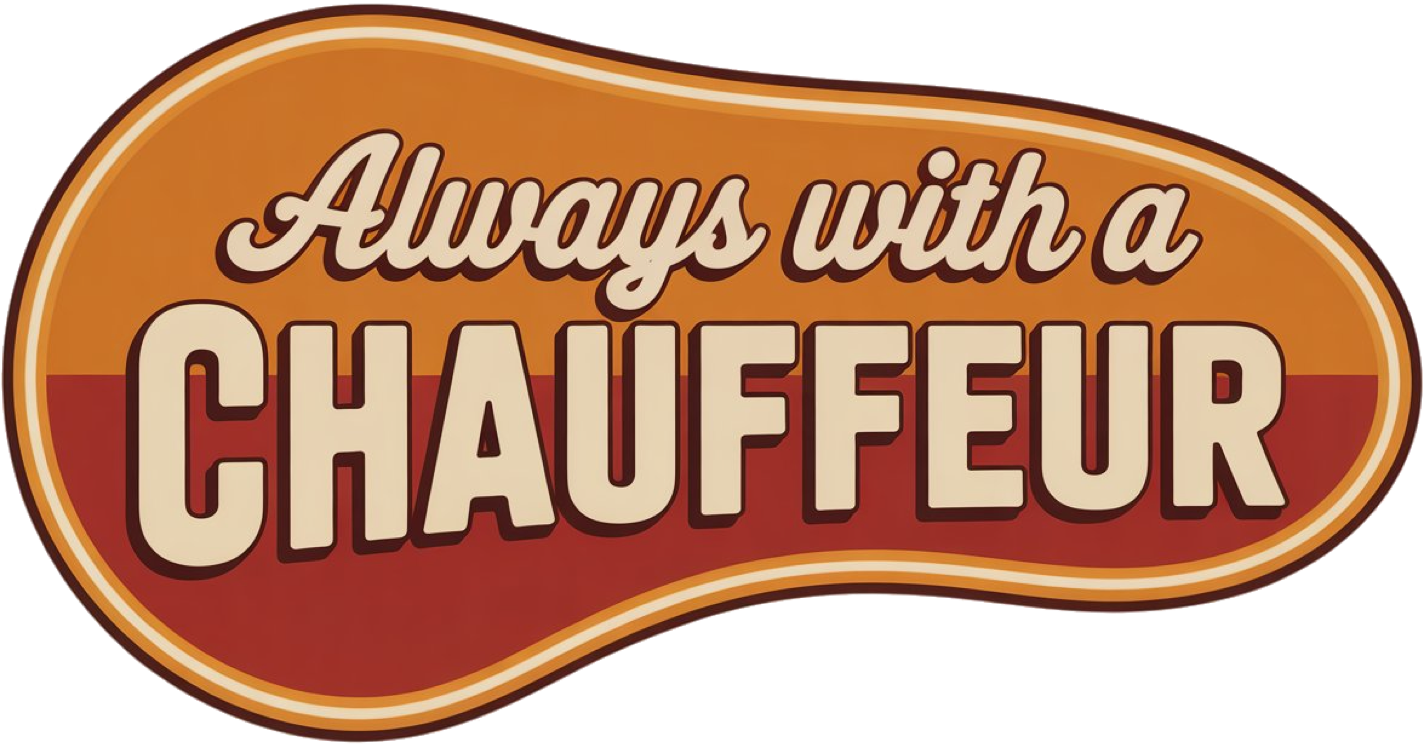 Ein Vintage Schild zum Anklicken mit der Information, dass alle Fahrzeuge nur mit Chauffeur angeboten werden und bei Klick gibt es weitere Informationen zum Chauffeurdienst bei patcars US-Cars