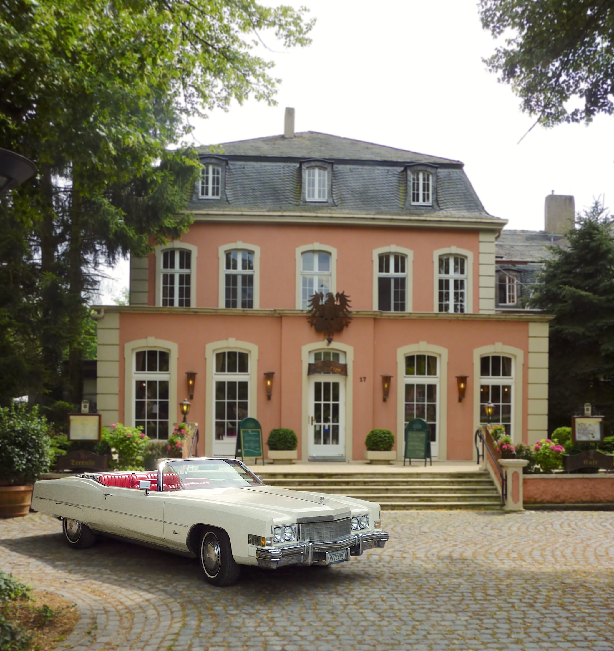 1974 Cadillac Convertible am Schloss Wickrath, Mönchengladbach