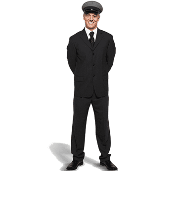 Fahrer Chauffeur im Chauffeuroutfit, klassischer Chauffeuranzug mit Chauffeur-Cap